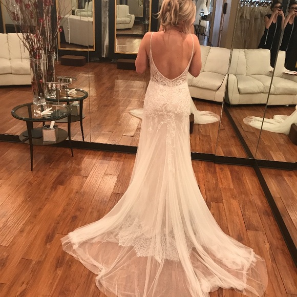 Wedding Gown - Never been worn - Picture 1 of 11